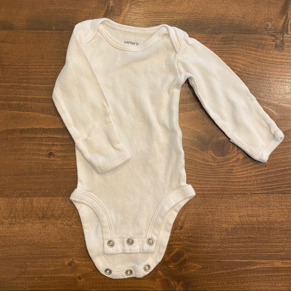 🤰🏻Nesting! Must go by 8/20🤰🏻Carter’s NB onesie